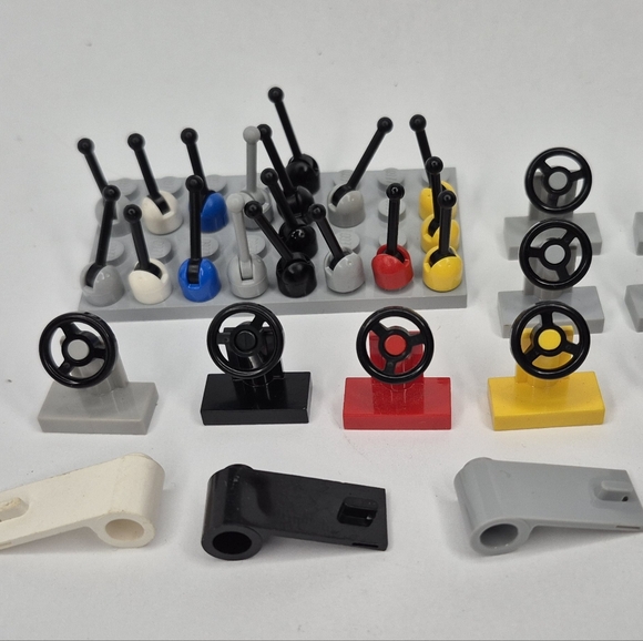 LEGO Lot 3 Vehicle Doors 9 Steering Wheels and 17 Antennas - Picture 4 of 5